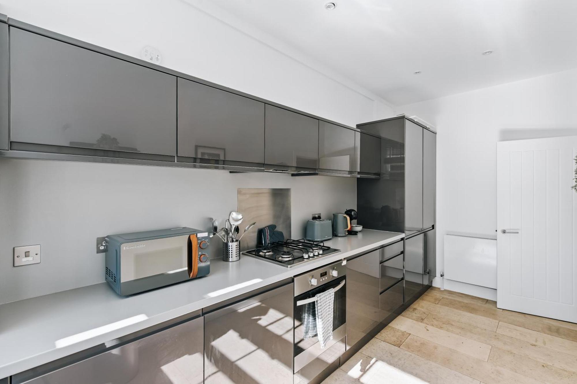 Modern 2br With Lift Access Prime Location *